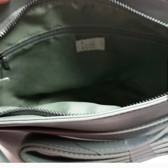 A New Day Green Zipper Bucket Purse with Adjustable Strap NWT - Picture 5 of 6